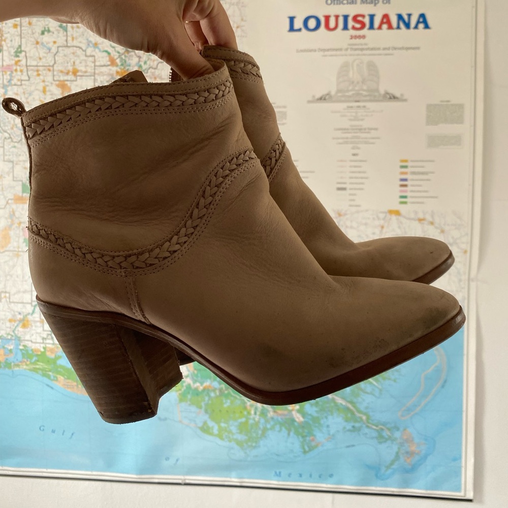 Ankle boots with delicate detailing